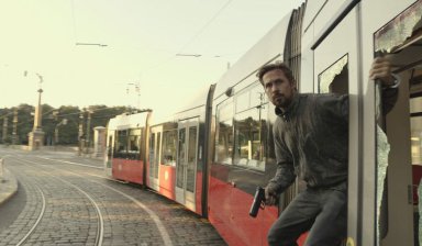 кадр из фильма Серый человек